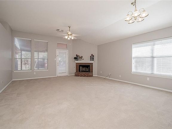 3rd image of 1819 Lake Texoma Cir