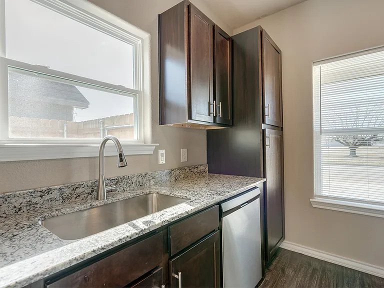 1310 N Reagan St — Photo 6