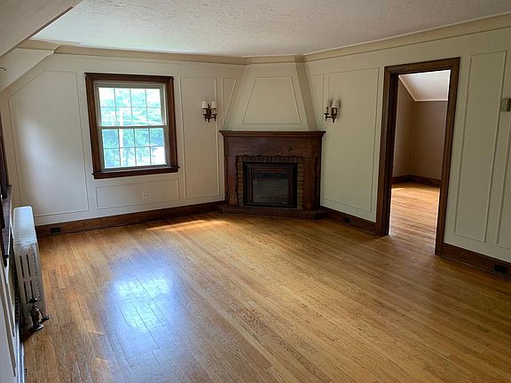 3rd image of 1303 Greenwood Ave #1303