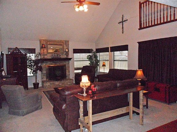 3rd image of 417 W Hillary Cir