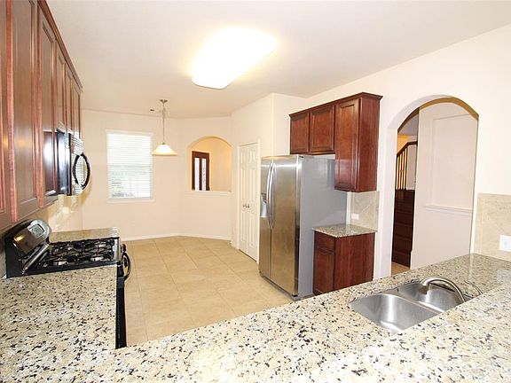 3rd image of 4031 Waterford Ln