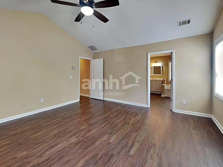 1852 Clear Springs Ln — Photo 11