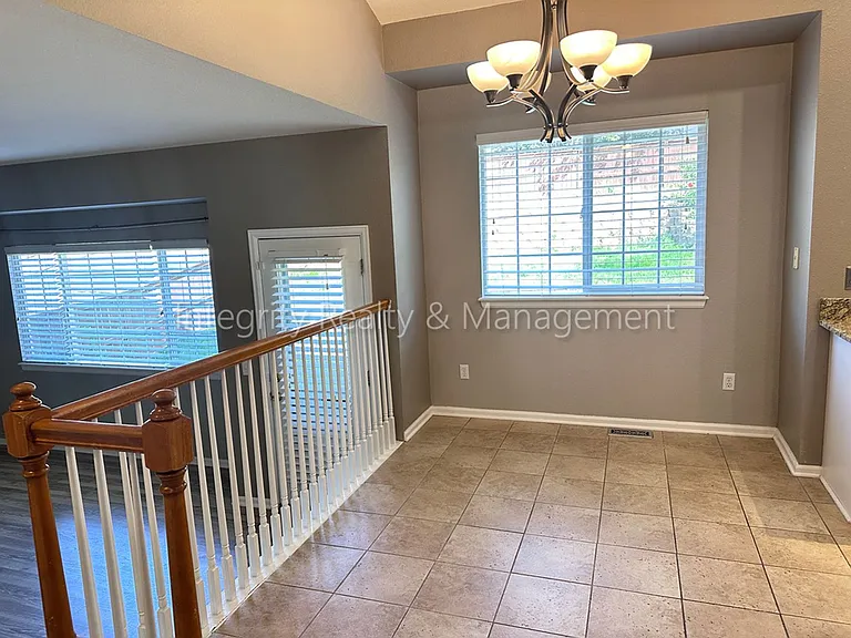 1041 Laurenwood Ln — Photo 10