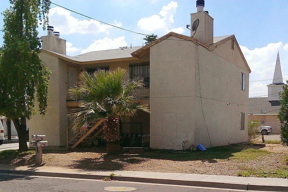 921 E Dunlap Ave