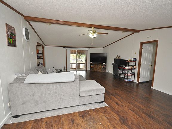 3rd image of 284 Riverside Rd