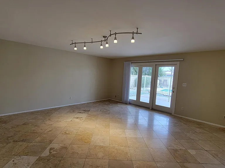 1328 E Hermosa Dr — Photo 3
