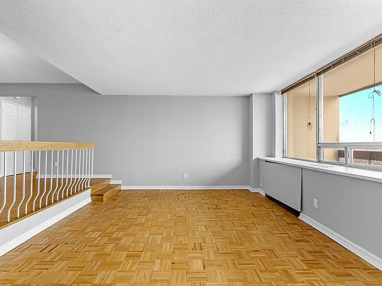 211 Wurtemburg St — Photo 21