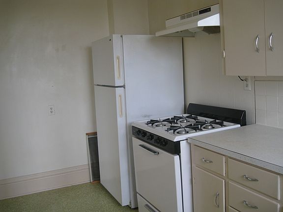 4th image of 311 N Broadway St #408