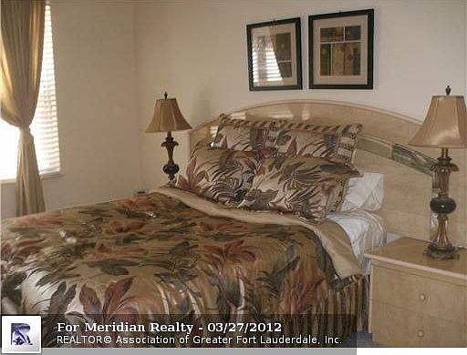 4th image of 2400 NE 33rd Ave APT 110