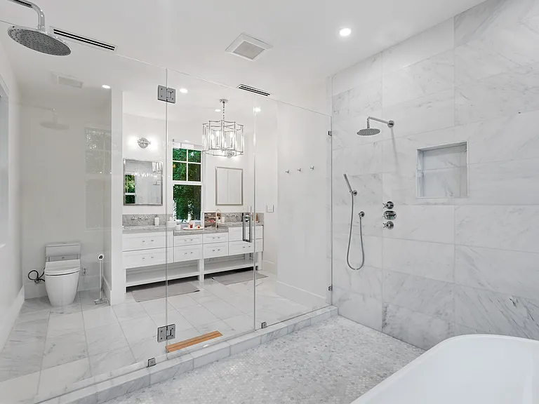 9301 SW 93rd Ave — Photo 2
