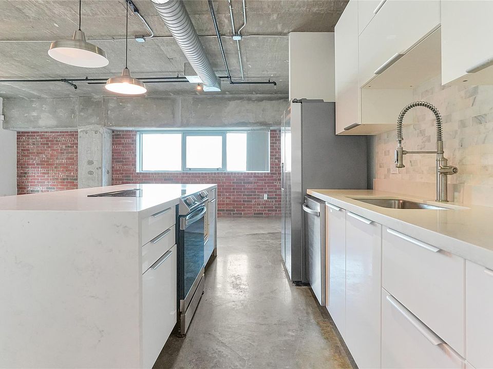 1st image of 2000 Bagby St APT 2401