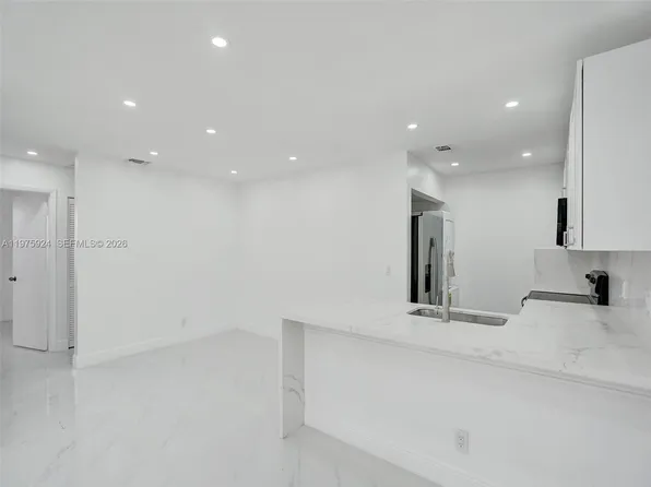 10051 Winding Lake Rd APT 201, Fort Lauderdale, FL 33351