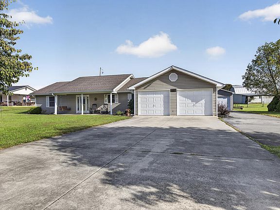 2nd image of 637 Violet Ln