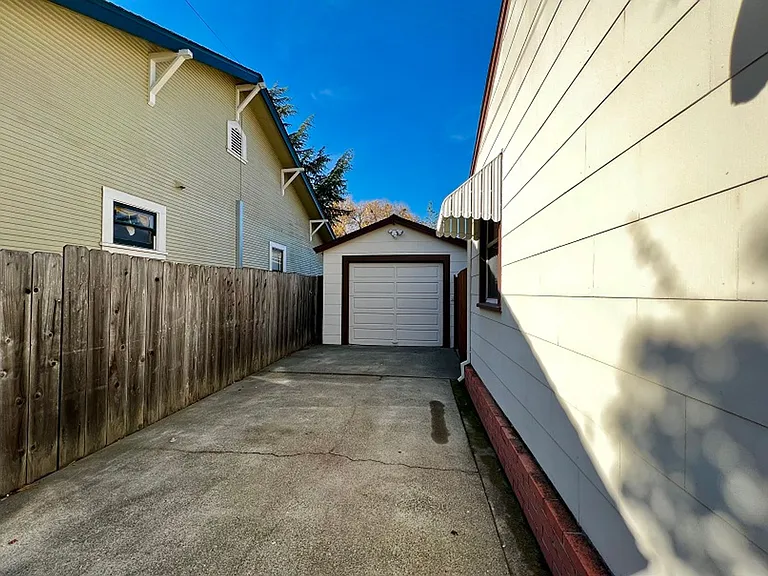 487 Seymour St — Photo 3