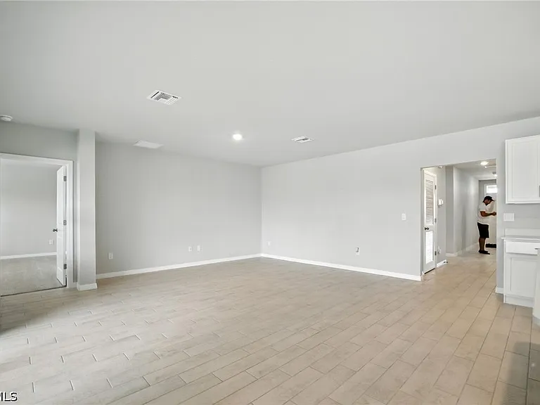 2465 NW 9th St — Photo 25