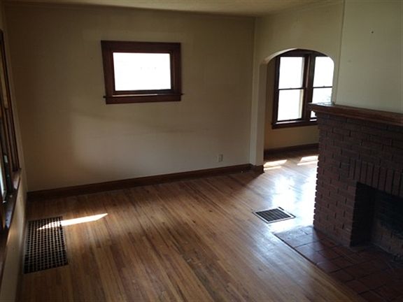 3rd image of 177 Columbian Ave