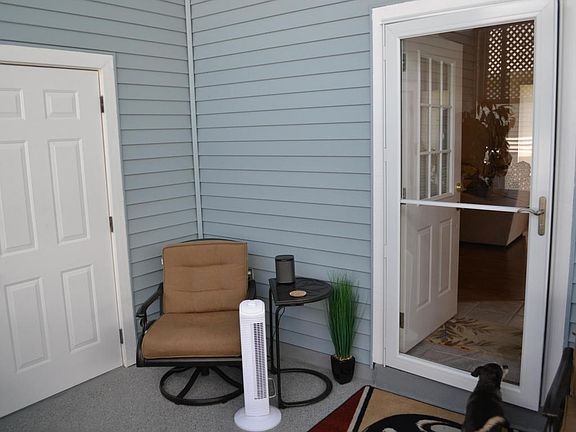2nd image of 512 Fairways Dr #512