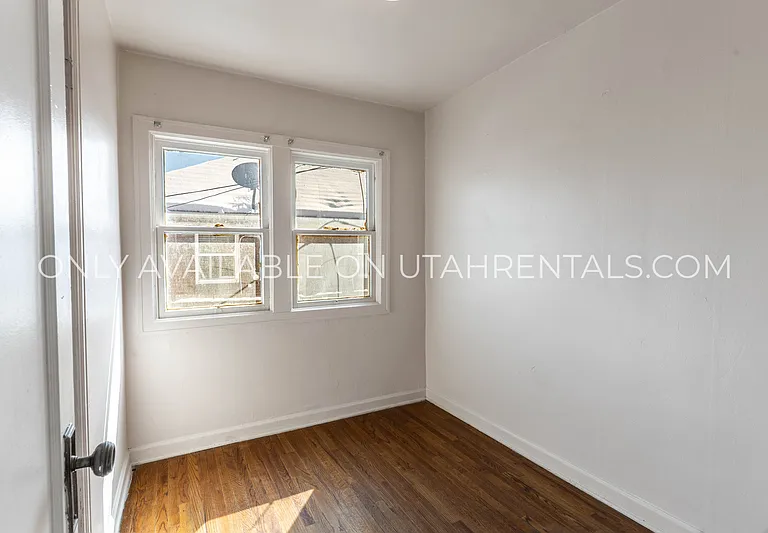 1506 E Redondo Ave — Photo 14