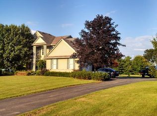 10711 Pondside Ct, Pinckney, MI 48169