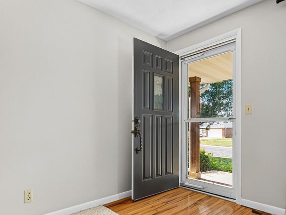 5th image of 205 Northshore Dr