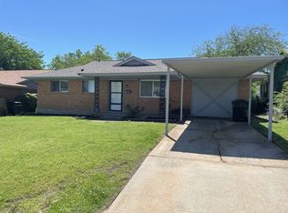 712 SW 4th Pl, Moore, OK 73160