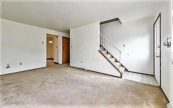 515 Barclay Ave — Photo 6