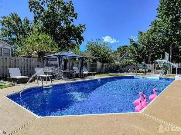 147 McFarlane Rd, Colonia, NJ 07067