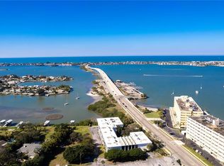 50 Harbor View Ln APT 11, Belleair Bluffs, FL 33770