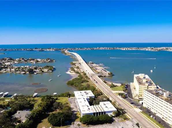 50 Harbor View Ln APT 11, Belleair Bluffs, FL 33770