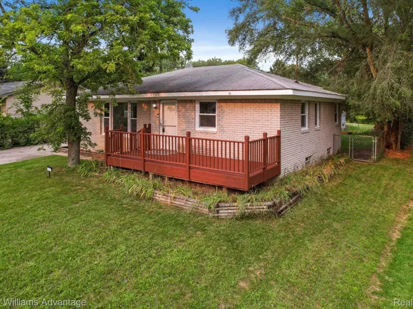 1567 Cypress St, West Bloomfield, MI 48324