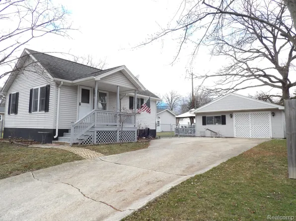 150 Delaware St, East China, MI 48054