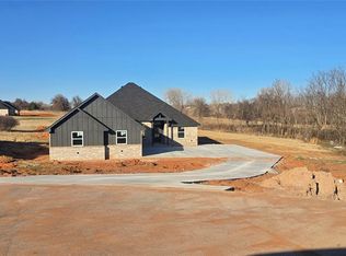 2446 Canyon Cir, Blanchard, OK 73010