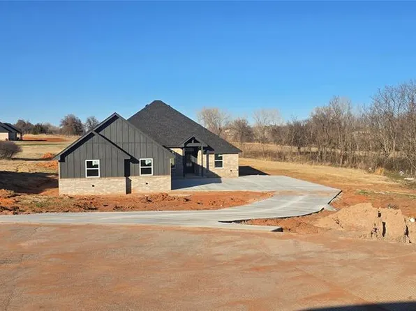 2446 Canyon Cir, Blanchard, OK 73010