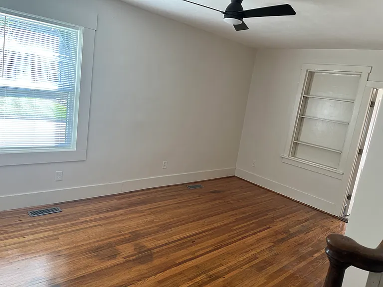 718 Walsh St — Photo 4