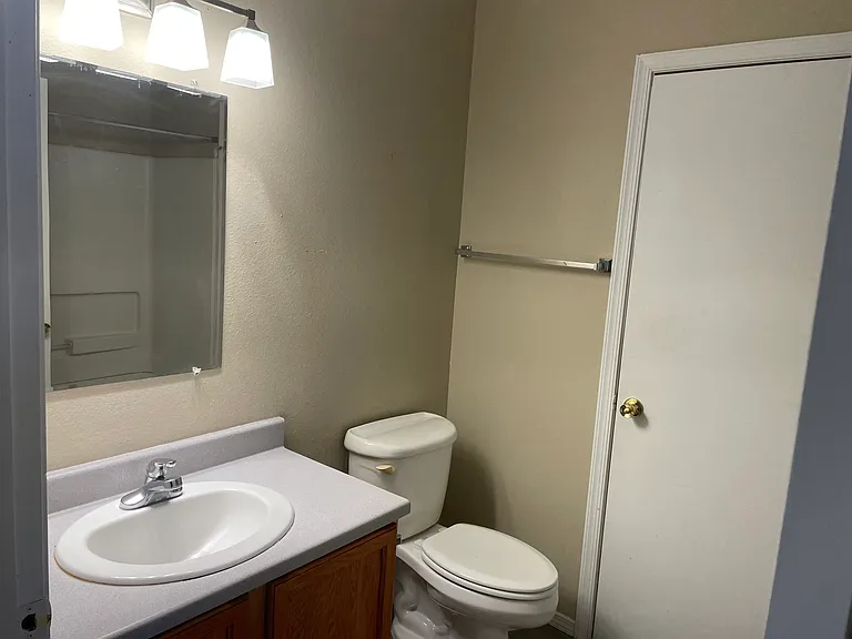 Modern 2 Bedroom Apts in Ridgecrest — Photo 11