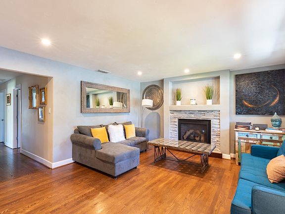 3rd image of 3556 Palomar Way