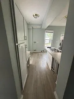 905 E Market St — Photo 3