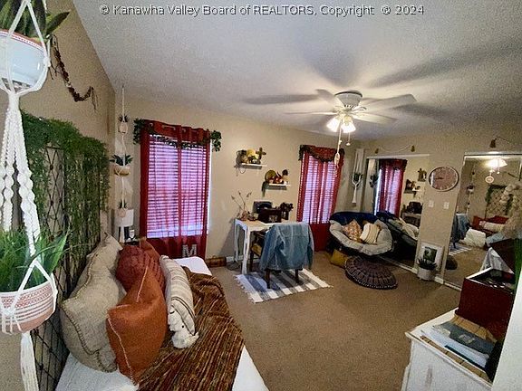 4th image of 526 Rosewood Pl