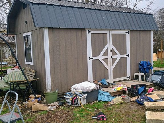 4th image of 1453 W Clark St