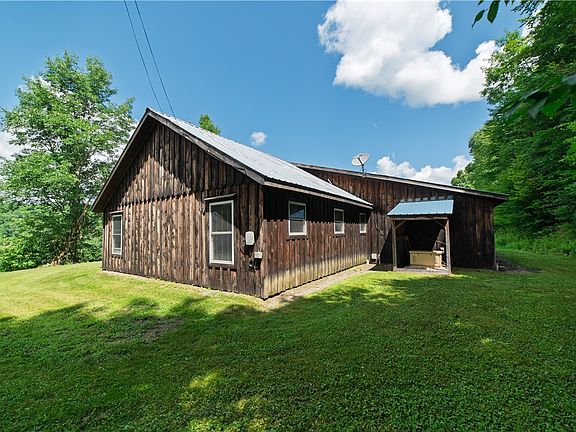 3rd image of 2070 Harper Rd