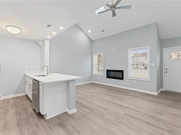 135 Thalia Trace Dr, Virginia Beach, VA 23452