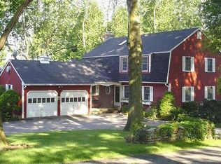 380 Hilltop Rd, Bridgeport, CT 06605