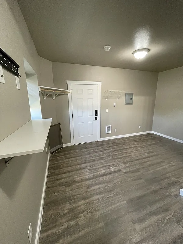 Studio, 1.0 bath, 500 sqft, $700 — Photo 2