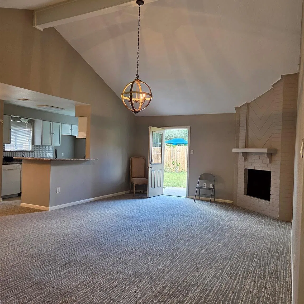 3 bed, 2.0 bath, 1461 sqft, $1,850 — Photo 4