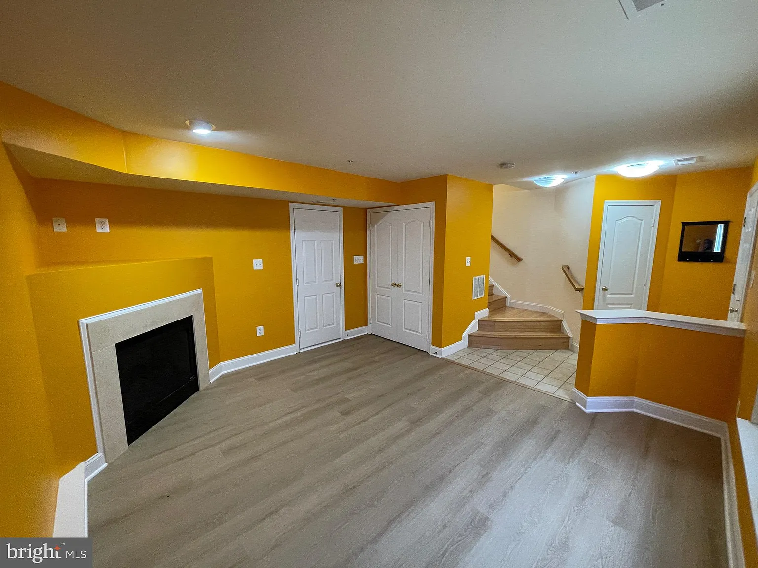 3 bed, 2.5 bath, 1760 sqft, $2,900 — Photo 2