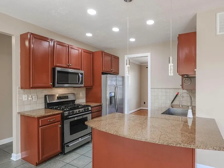 109 Kabardin Ct — Photo 2