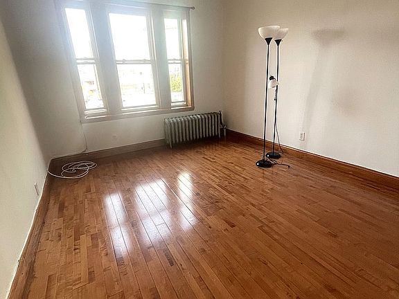 3rd image of 3103 30th Ave APT 2