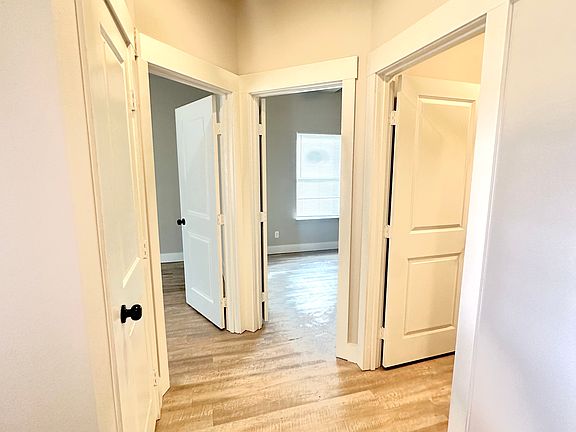 5th image of 1362 Reel Rd #B