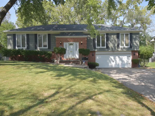 2315 Pleasant St, West Des Moines, IA 50266