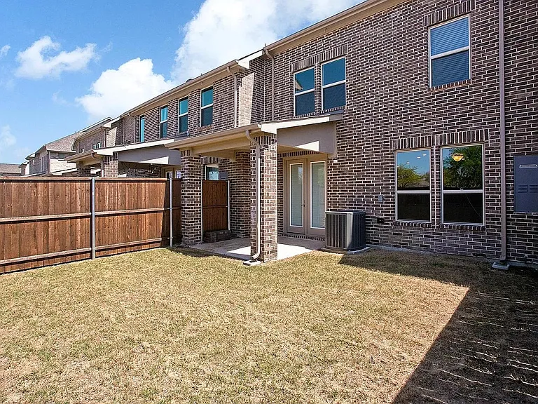 5529 Liberty Dr — Photo 25